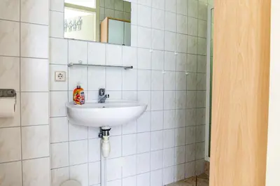 a bathroom with a sink and a mirror at Bungalow 40 op Recreatiepark De Wielen in Sint Maarten