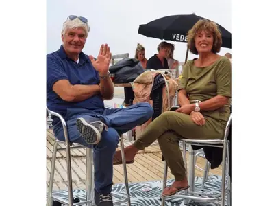 a man and a woman sitting in chairs at Appelbloesem in Bergen
