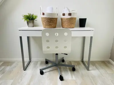 a white desk with two baskets and a chair at VILLA CALMA Rust Ruimte Luxe inclusief private jacuzzi in Zeewolde