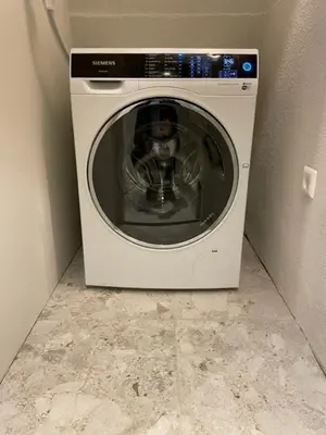 a washing machine in a corner of a room at Vlinder's in Utrecht