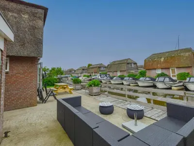 a row of boats are lined up on a roof at Zwaan 24-6 in Breukelen