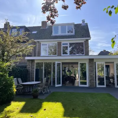 Villa Cosy Central incl Jacuzzi Near trainstation