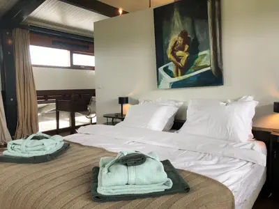 a bedroom with a bed with two towels on it at Hestar Husid, het luxe paardenhuis in Weesp
