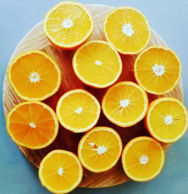 a bunch of orange slices on a wooden plate at B&Bslapenopeeneiland in Kaag