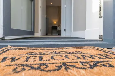 a welcome mat in front of a building at Luxe appartement dichtbij strand en zee, in het hart van de bollenstreek in Noordwijkerhout