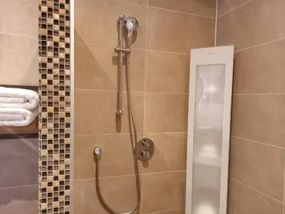 a shower with a glass door in a bathroom at Pura Vida del Rio in Oud-Ade