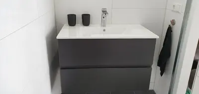 a bathroom sink with two black cups on it at Luxe vakantiehuis met omheinde tuin voor hond en kinderen in Dirkshorn