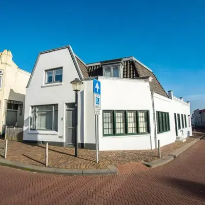 Sandy's Family Beach House for 2 adults & 2 children
