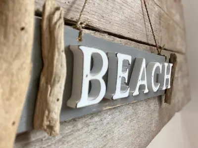 a sign that says breed hanging on a wall at Vakantiehuis Tussen Duin en Strand by Droomvilla in Egmond aan den Hoef