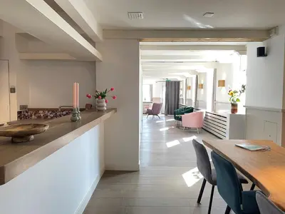a kitchen and dining room with a table and chairs at Vakantiehuis Tussen Duin en Strand by Droomvilla in Egmond aan den Hoef