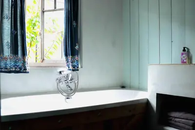a bathroom with a sink and a window at In de Aap - Appartementen & Guesthouse in Bergen