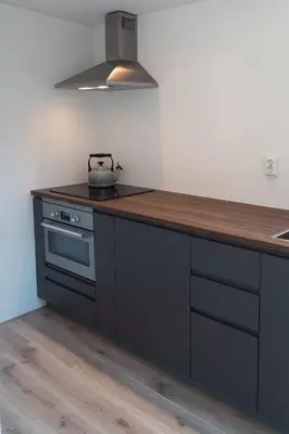 a kitchen with a counter top and a stove at Zomerhuis aan Zee in Noordwijk aan Zee