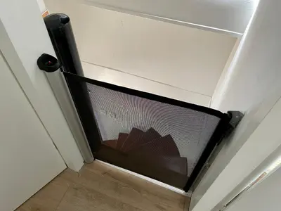 a door with a window in a room at T-Rots, prachtig zomerhuis in Noordwijk aan Zee