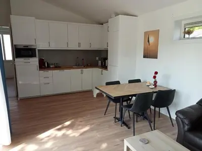 a kitchen and dining room with a table and chairs at Domstad Resort Utrecht Vakantiewoningen in Utrecht