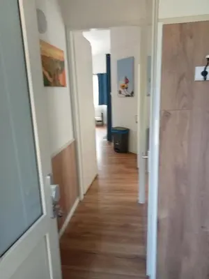 a hallway leading to a room with a hallway at Domstad Resort Utrecht Vakantiewoningen in Utrecht
