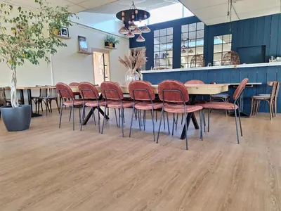 a dining room with a table and chairs at Rekerlanden 79 in Warmenhuizen