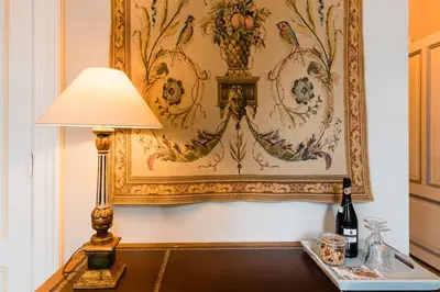 a lamp on a table next to a wall with a painting at Fortuna Spinoza in Monnickendam