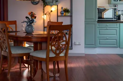 a kitchen with a dining room table and chairs at Munnik's Hof in Amsterdam
