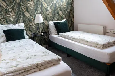 two beds sitting next to each other in a room at Munnik's Hof in Amsterdam
