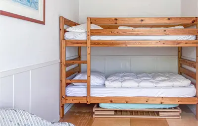 a bunk bed room with two bunk beds at 'T Zilt in Bergen aan Zee