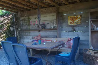 a table and chairs sitting in a patio at Vakantiewoning De Lotus in Hoevelaken