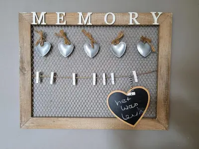 a picture of a me money sign with hearts at Het Voorhuis boerderij Hoeve Vrede Best in Weesp