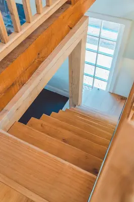a wooden staircase with a window in the middle at Buitenliefde, romantisch verblijf voor 2 personen in Heiloo