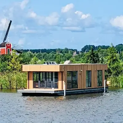 Surla houseboat 