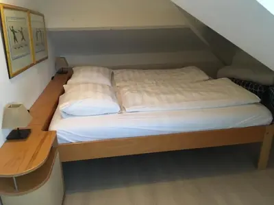 a bed in a room with a desk and a bed at AA Centrum Appartement in Zandvoort