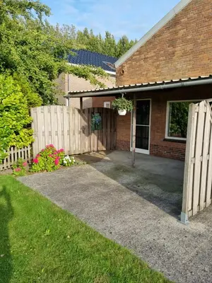 a house with a fence and a yard at Hemmer Hofstede in Hem