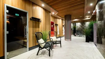 a group of chairs sitting in a lobby at Strandhotel Golfzang in Egmond aan Zee