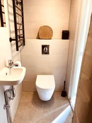 a small bathroom with a toilet and a sink at Casita aan Zee 2 slaapkamers 2 badkamers 3 min van zee in Zandvoort