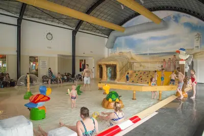 a group of children playing in a water park at Vakantiepark Koningshof in Rijnsburg