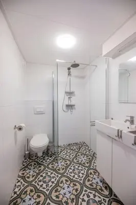 a bathroom with a toilet and a sink at 't Winkeltje - Vakantiehuisje op boerderij Huize Blokland in Hem
