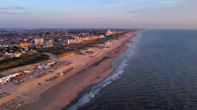 an aerial view of a beach and the ocean at Ferienhaus Noordwijk Zee & Strand in Noordwijk