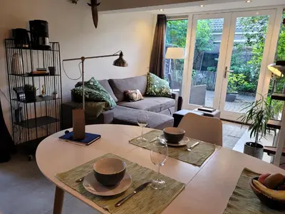 a living room with a table and a couch at Ferienhaus Noordwijk Zee & Strand in Noordwijk