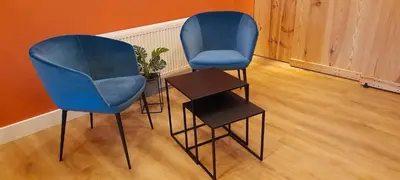 two blue chairs and a table in a room at Beemster b&b in Zuidoostbeemster
