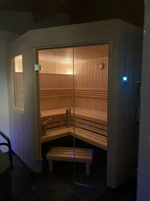 a sauna with a bench in a room at De Porrel Polsbroek Unit met Privé Jacuzzi, Spa en Sauna in Polsbroek
