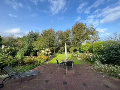 a group of chairs and a table in a garden at Near Amsterdam, The Hague, Leiden and North Sea in Warmond