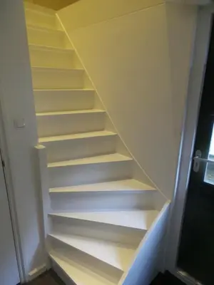 a set of stairs in a house with yellow paint at Top appartement in prachtige hart van Nederland Kortenhoef in Kortenhoef