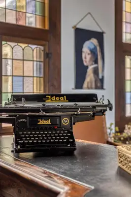 a black typewriter sitting on top of a table at Edam Suites in Edam
