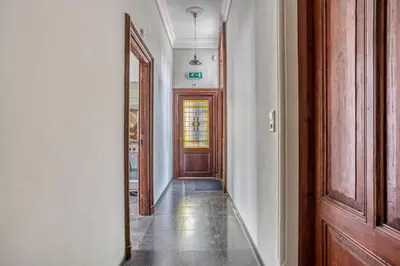 an empty hallway with a door and a hallwayngthngthngthngthngthngthngth at Edam Suites in Edam