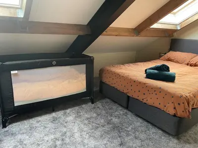 a bedroom with a bed with a large window at Luxe in stiltegebied tussen loslopende Alpaca’s in Eemdijk