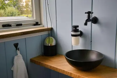 a black bowl on a wooden counter next to a window at Het Gouwe Boetje in Hoogwoud