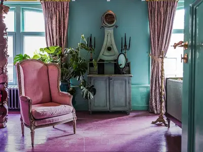 a living room with a chair and a mirror at Private and chique Salon de Franz in Amsterdam