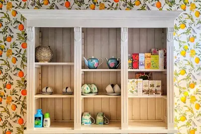 a book shelf with bowls and vases on it at Boutique B&B Dolce Due in Assendelft