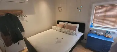 a small bedroom with a bed and a window at Boutique B&B Dolce Due in Assendelft