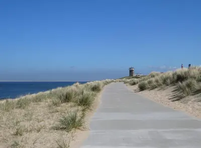 a path leading to the ocean on a beach at Het Zeepaardje in Dirkshorn