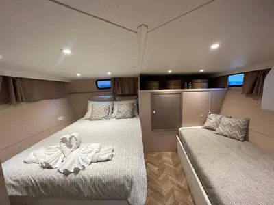 a small room with two beds in a boat at NEW - LITTLE IBIZA, on a lake near Amsterdam, with HOT TUB! in Vinkeveen