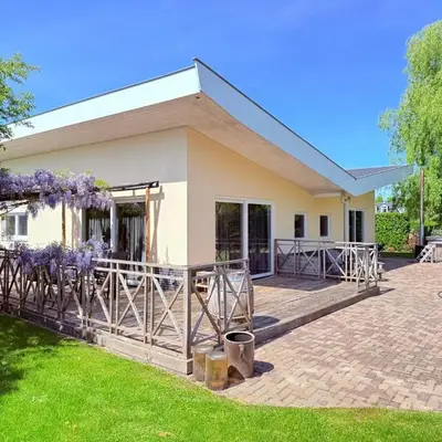 Spacious Comfort Villa Vera with hottub